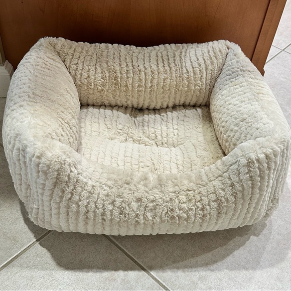 Hello Doggie Cozy Cream Pet Bed